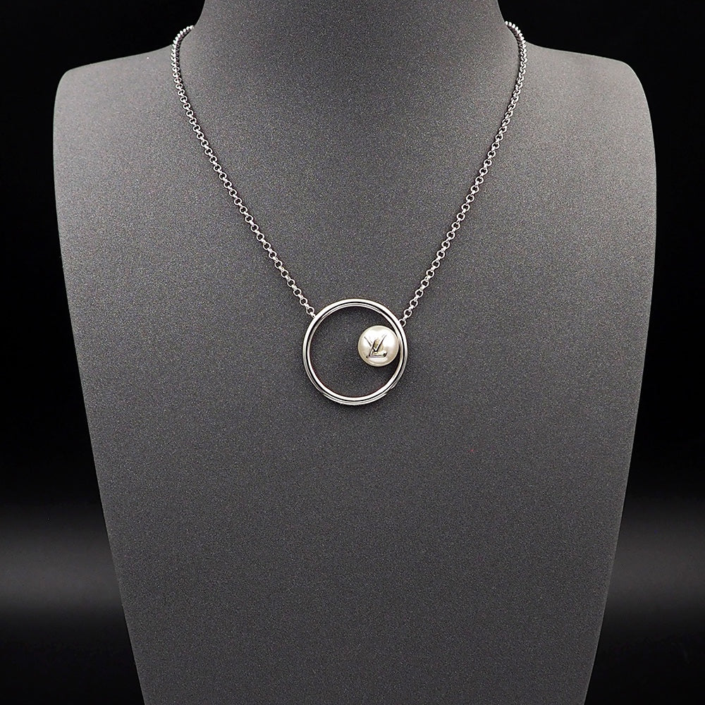18K Louis Vuitton Eclipse Pearls Necklace