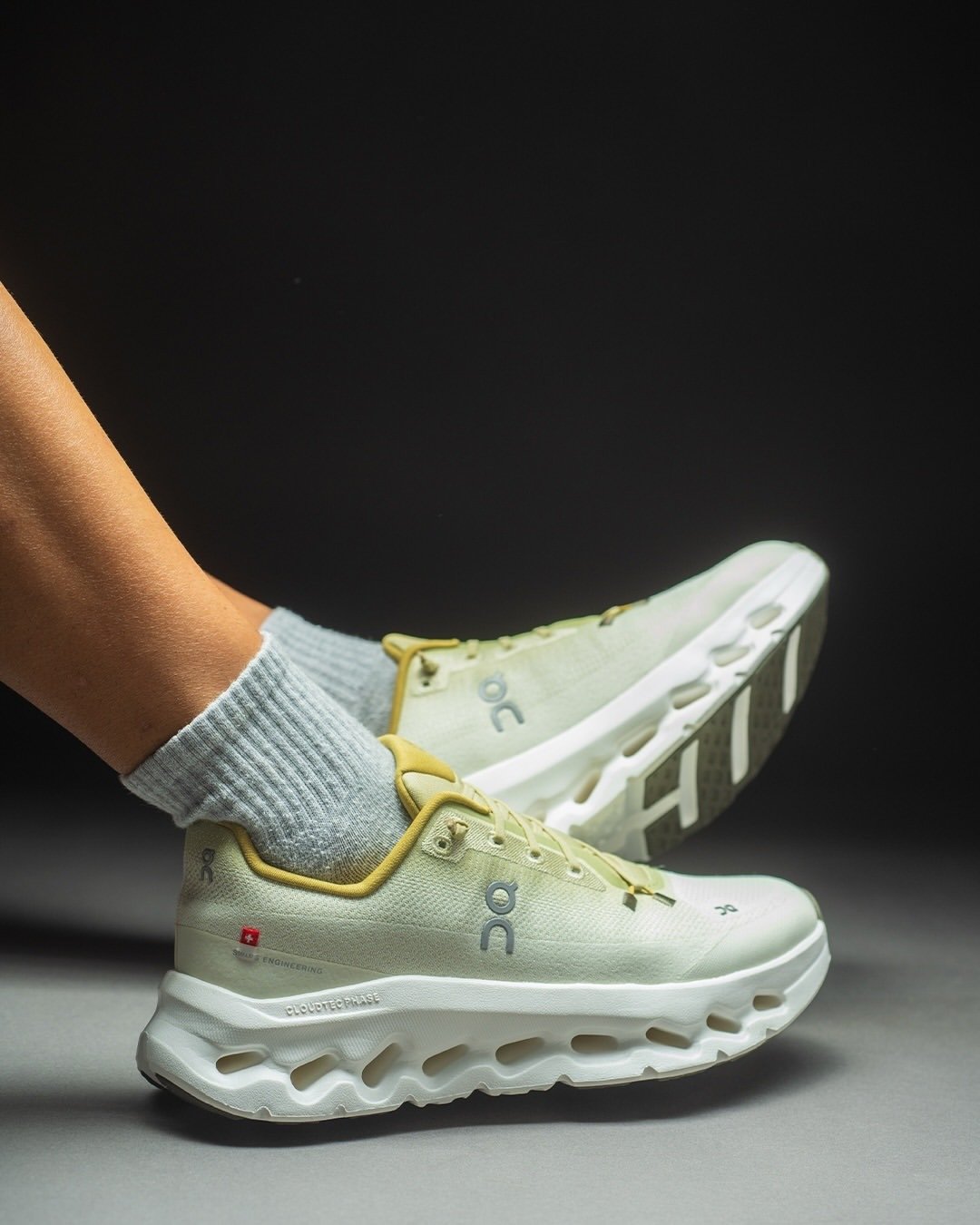 On Running Cloudtilt Caper Ghost